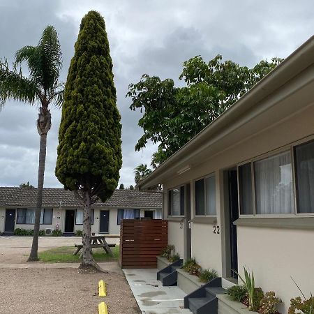 Hanging Rock Family Motel 바테만스베이 외부 사진