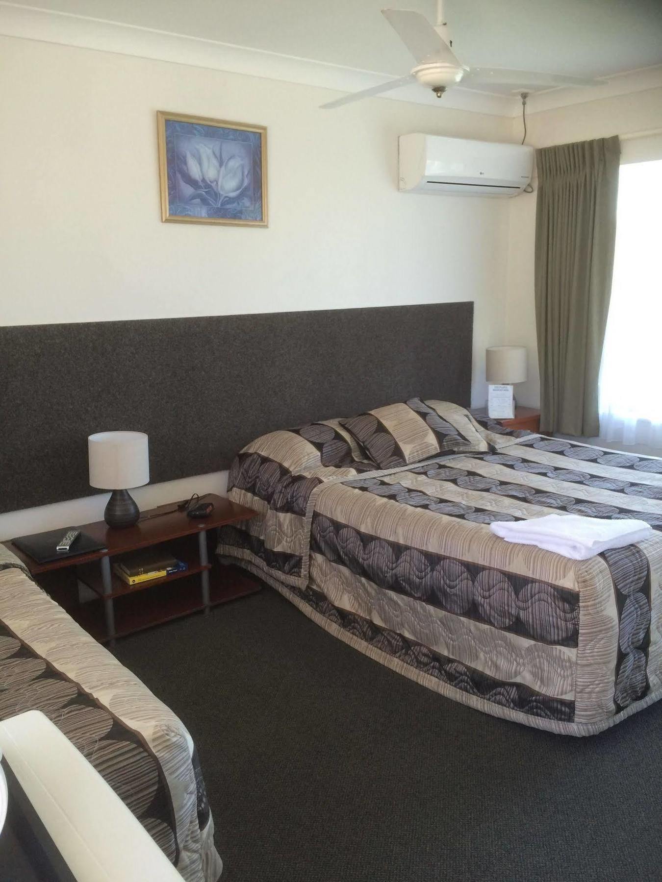 Hanging Rock Family Motel 바테만스베이 외부 사진