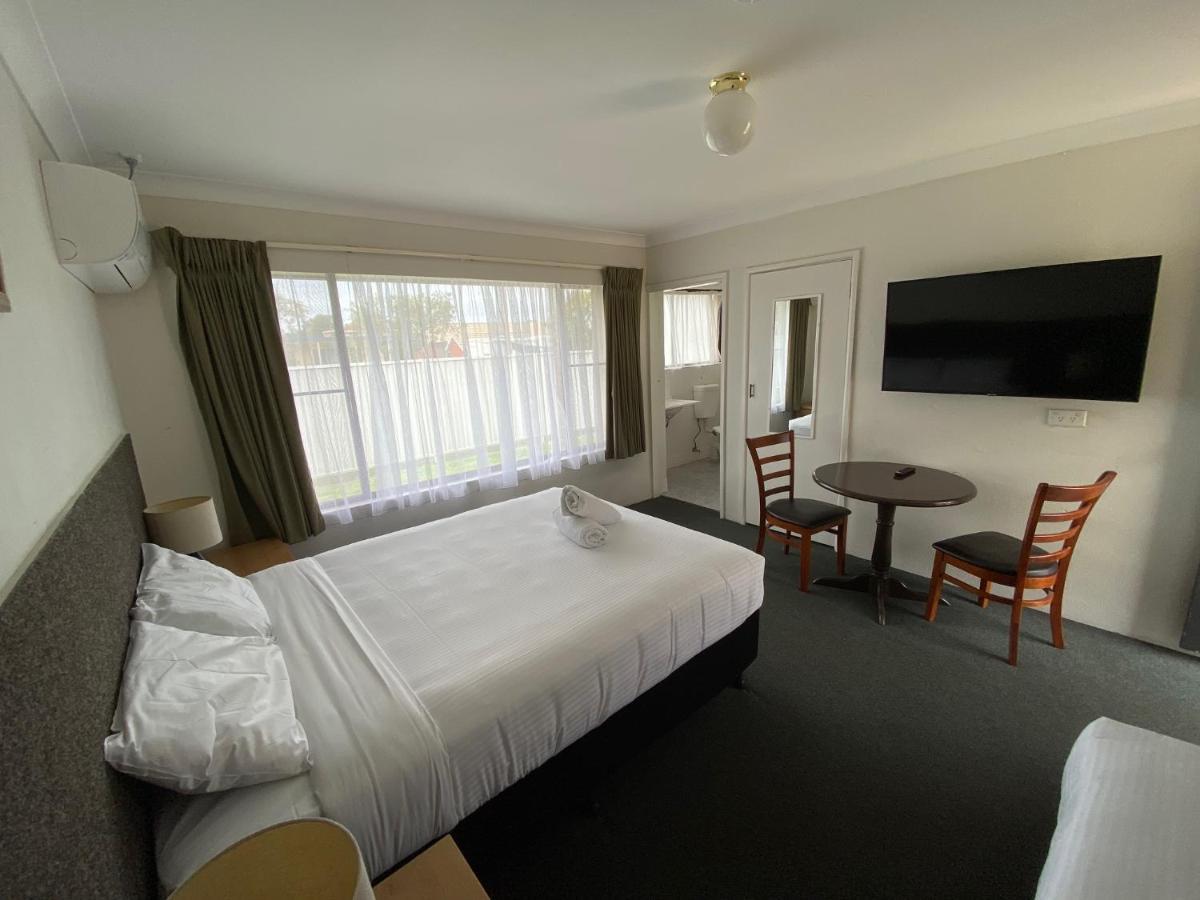 Hanging Rock Family Motel 바테만스베이 외부 사진