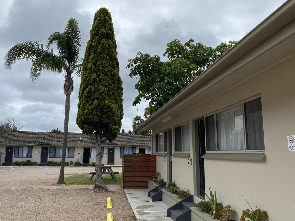 Hanging Rock Family Motel 바테만스베이 외부 사진