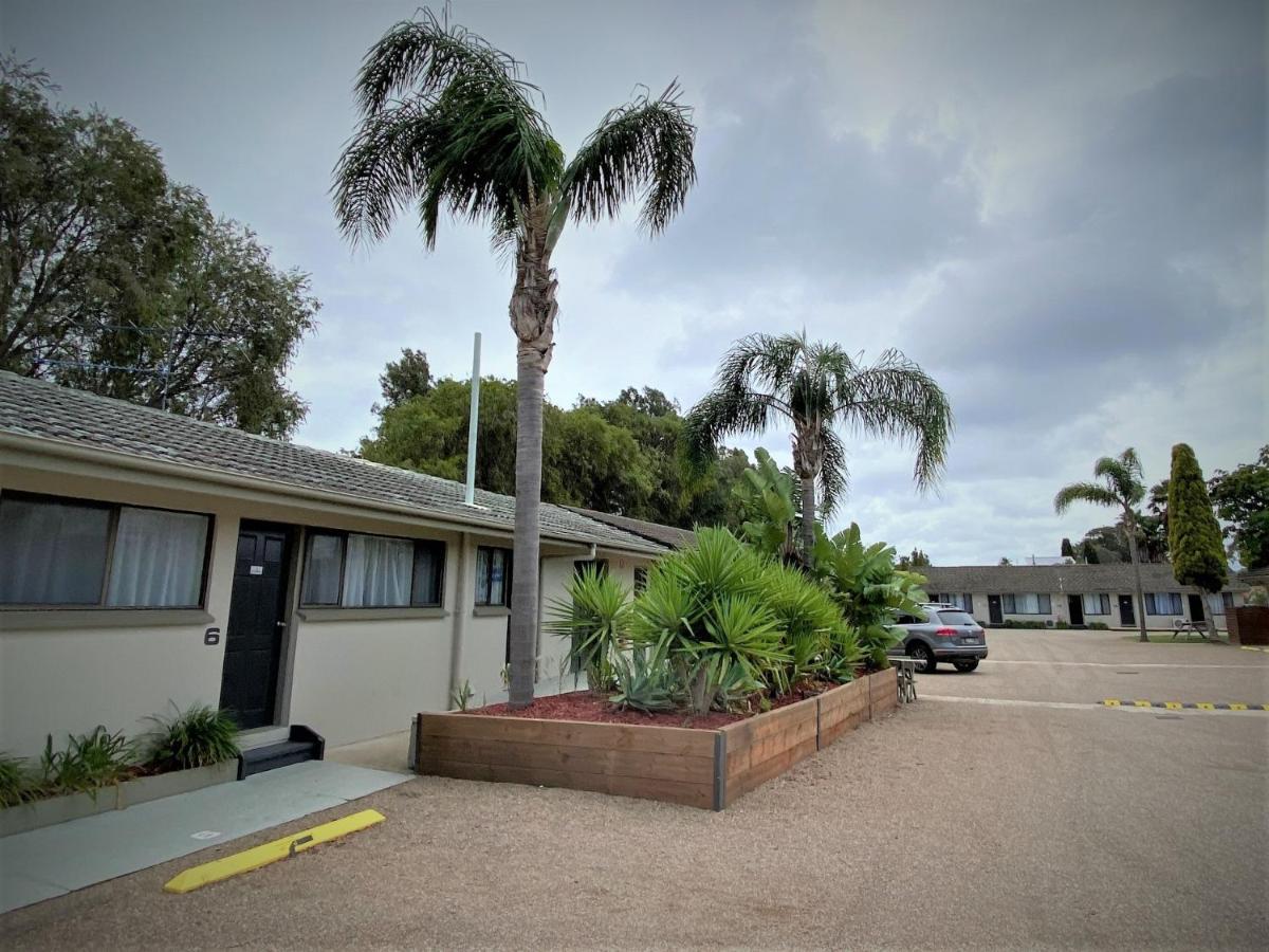 Hanging Rock Family Motel 바테만스베이 외부 사진