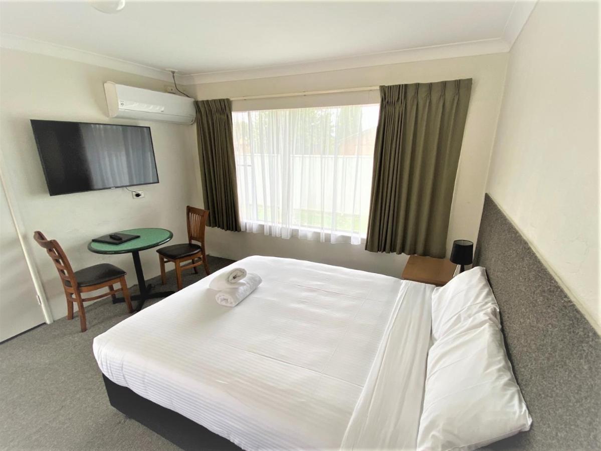 Hanging Rock Family Motel 바테만스베이 외부 사진